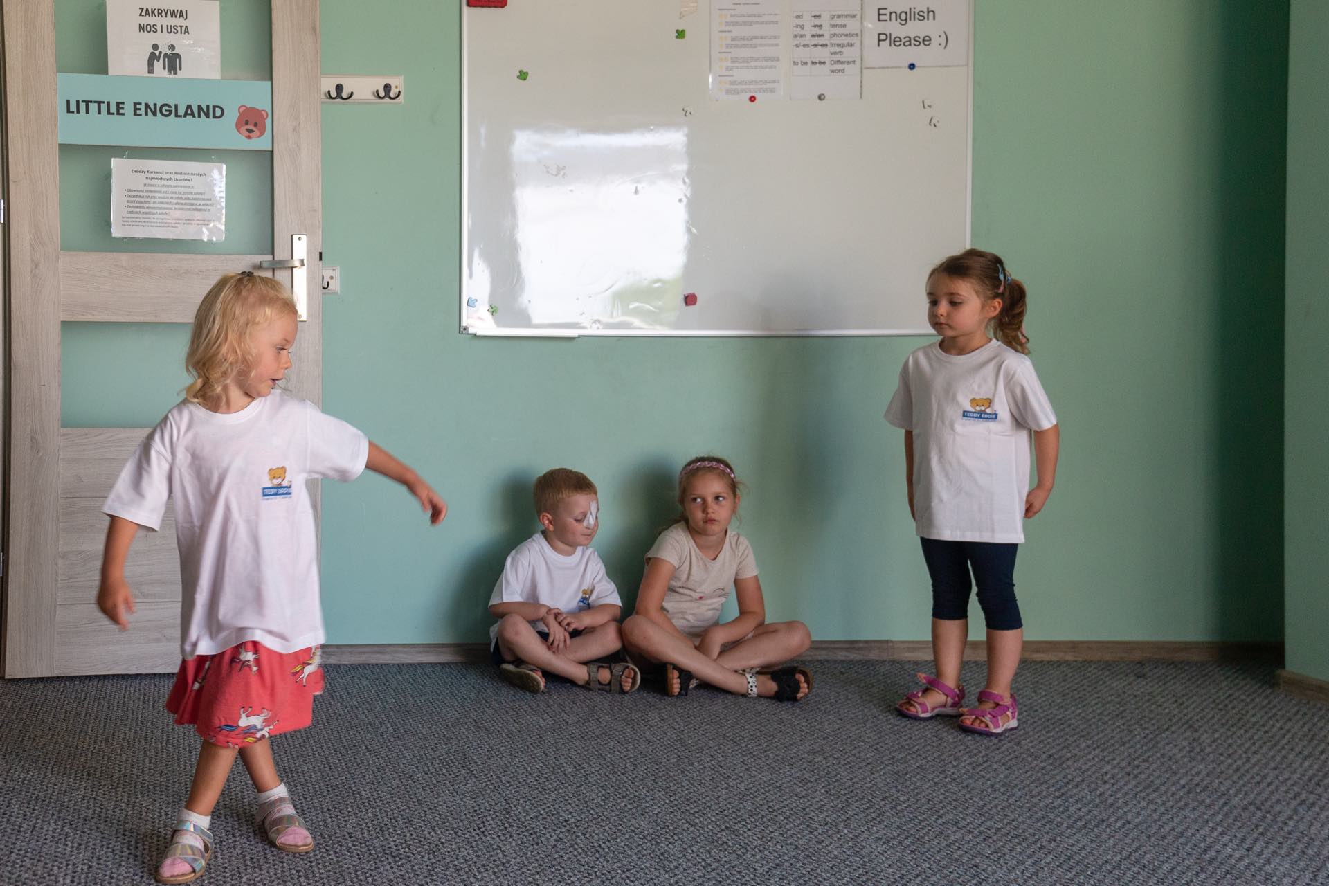 Dzieci na zajęciach z angielskiego w sali Prestige Lingua